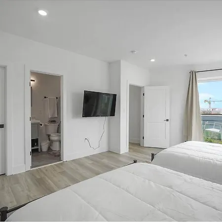 Enjoy City Skyline Views From Private Roofdeck! Washington Exterior photo