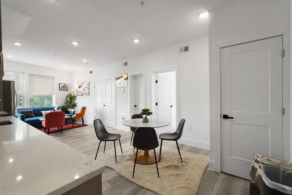 Enjoy Skyline Views From Private Roofdeck! Holiday home Washington